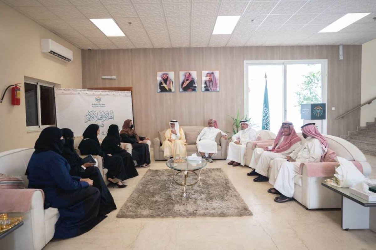 رئيس جامعة الطائف يزور جمعية اليقظة النسائية