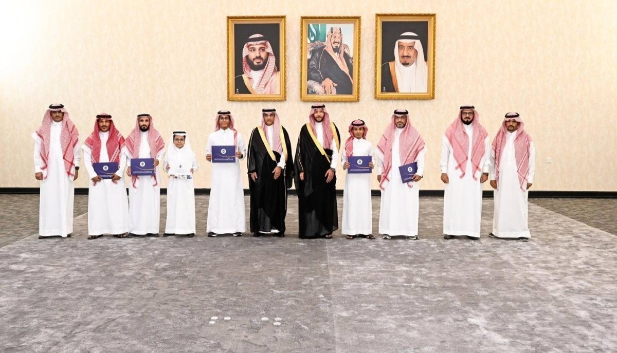 مُحافظ الطائف يُكرّم طلبة التعليم الفائزين بجائزة المواطنة المسؤولة وبرنامج «صيتاثون»