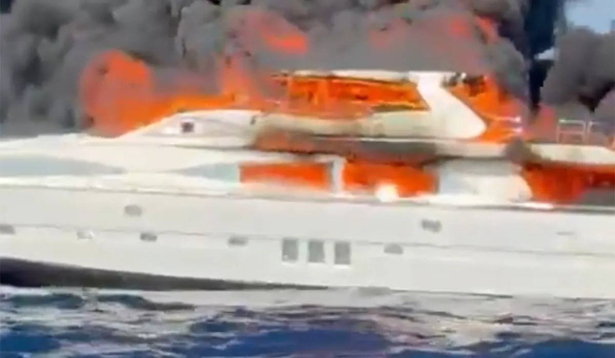 «دافنشي» يحترق.. أفخم يخوت العالم يتحول إلى رماد