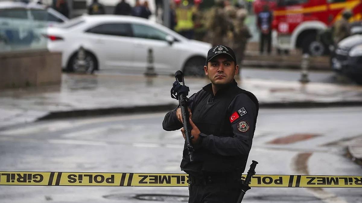 لماذا اعتقلت السلطات التركية 40 شخصاً بينهم رئيس بلدية؟