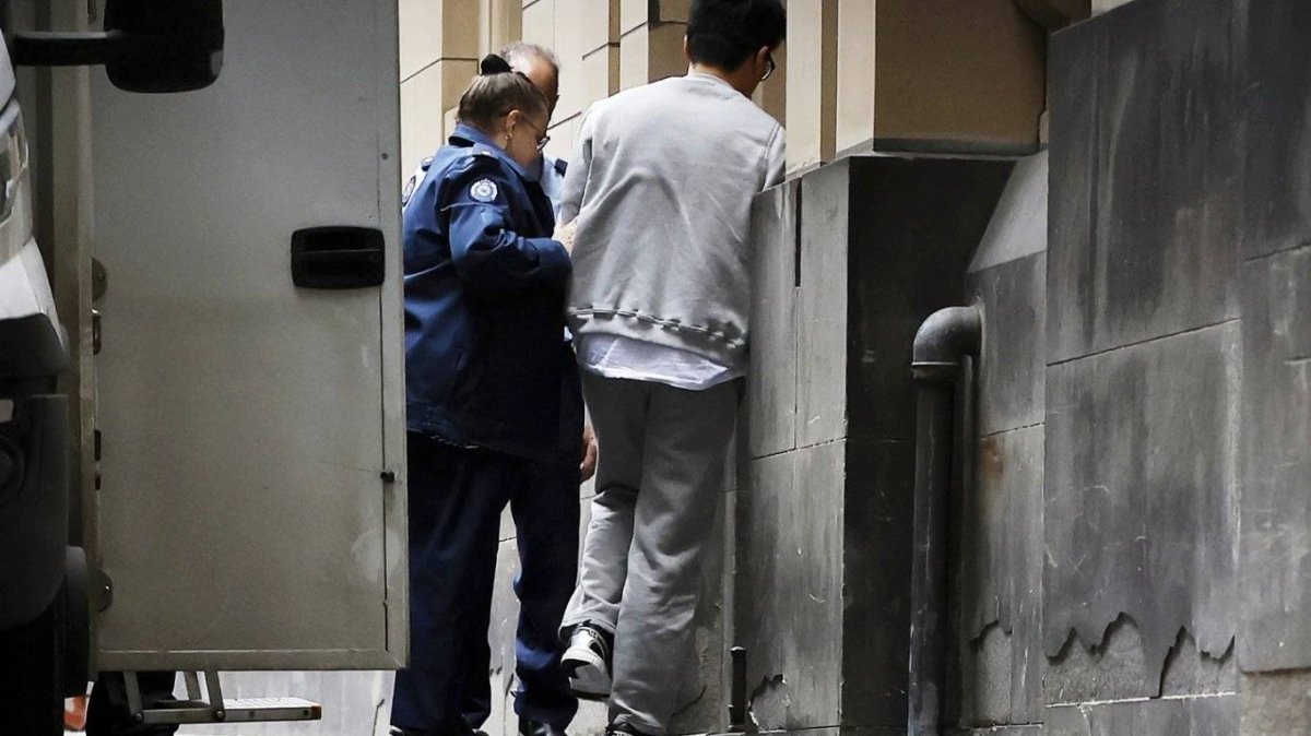 اتهام طبيب بتسجيل 4500 فيديو سري لزميلاته في الحمامات بأستراليا