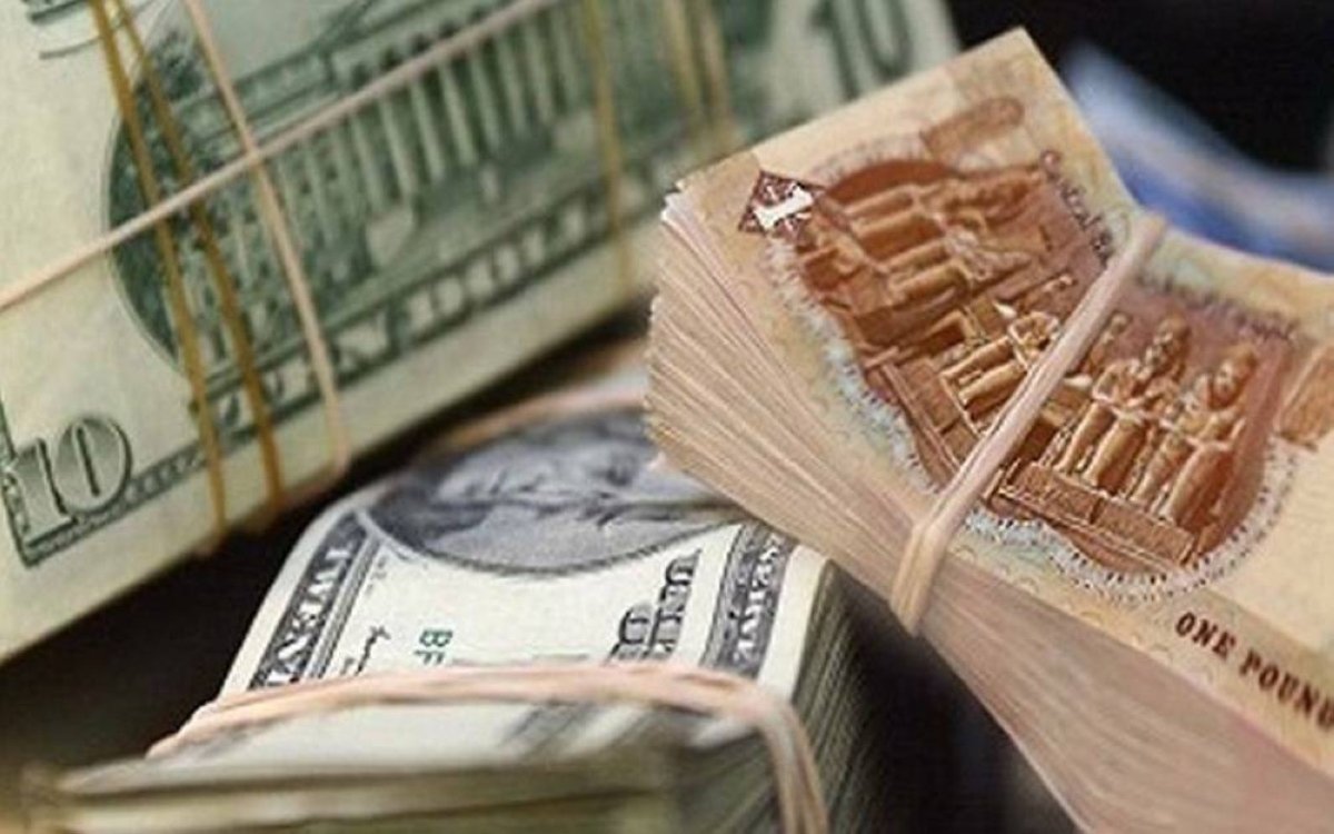 بعد سلسلة خسائر.. ارتفاع مفاجئ بسعر الدولار مقابل جنيه مصر