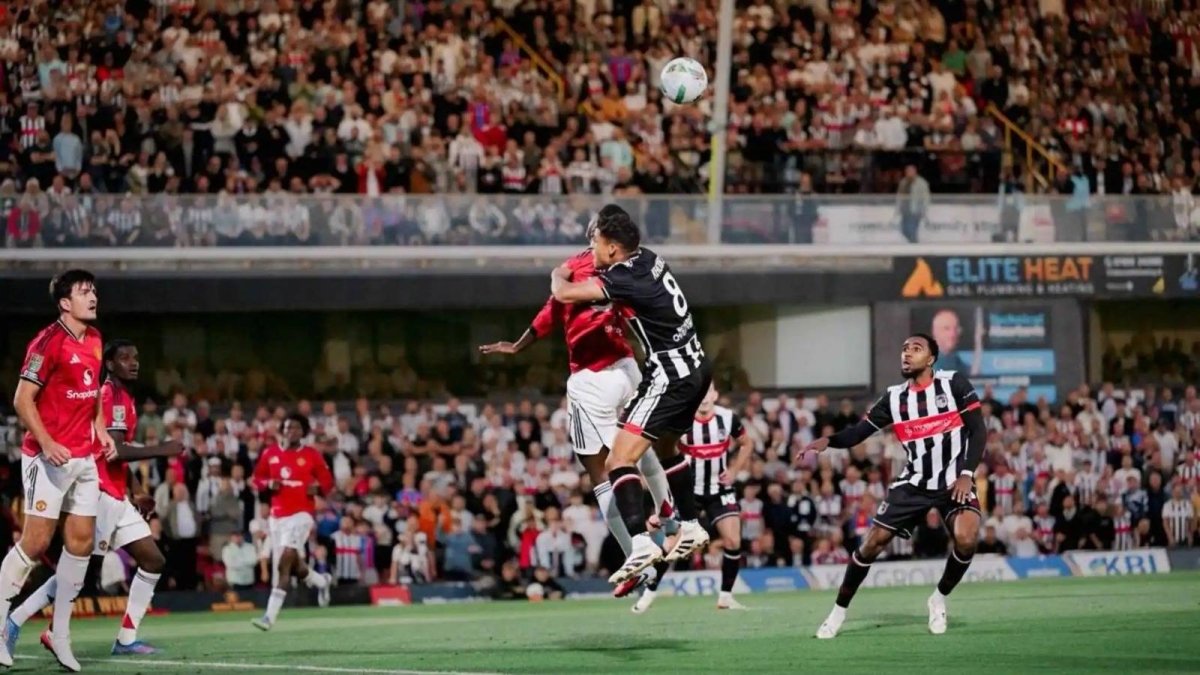 ليلة كابوسية لـ«الشياطين».. مانشستر يونايتد يودّع كأس «كاراباو» أمام فريق مغمور