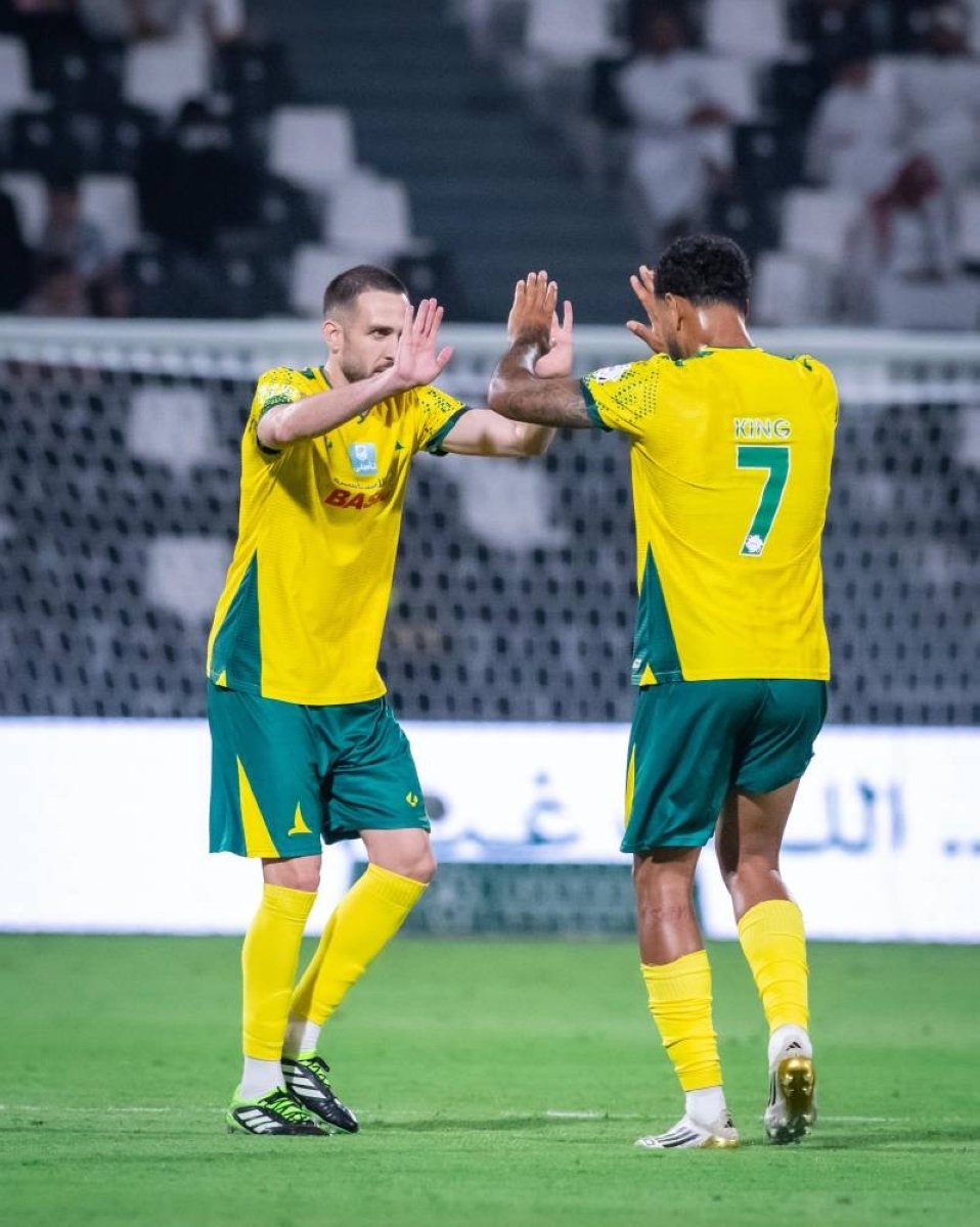صدمة .. الشباب يغرق في أمواج الخليج