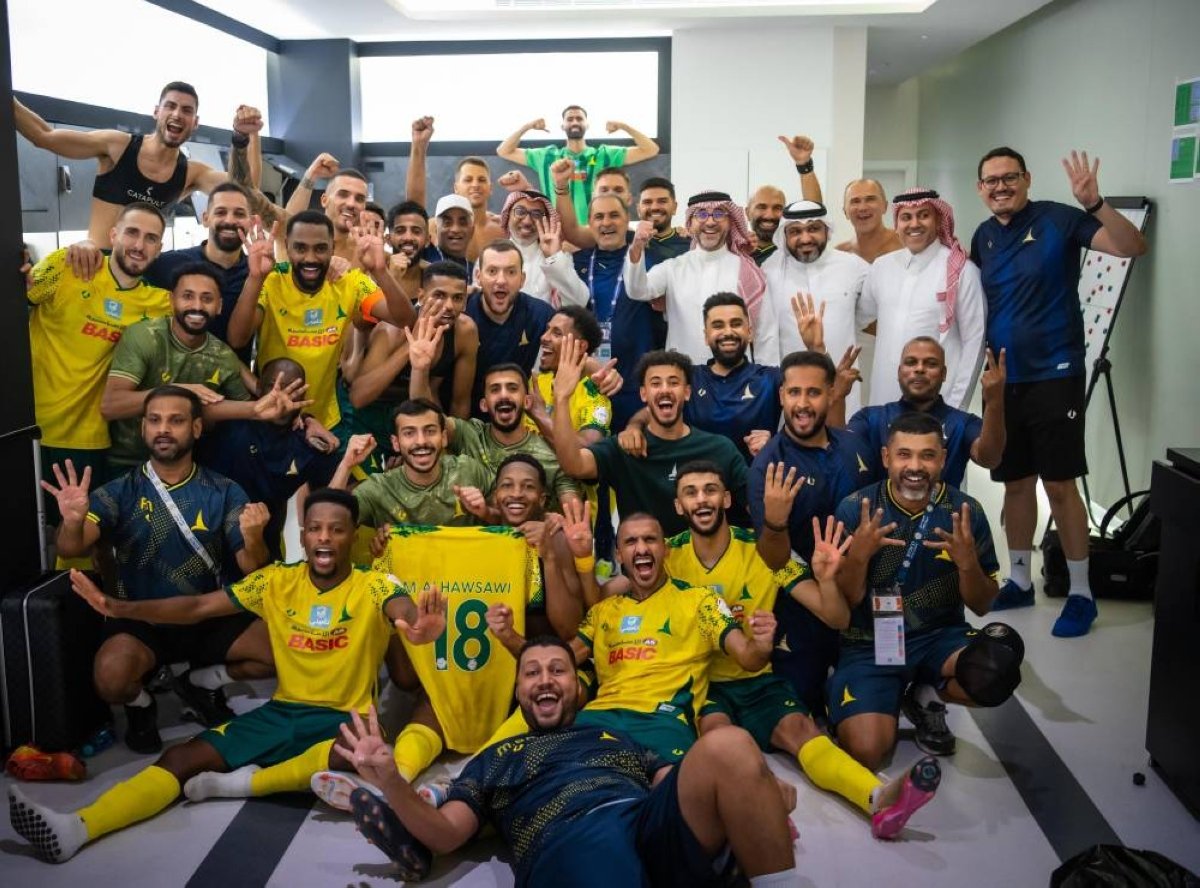 كسبها مع 3 أندية.. ثالث رباعية للمدرب «جيورجوس دونيس» في الشباب