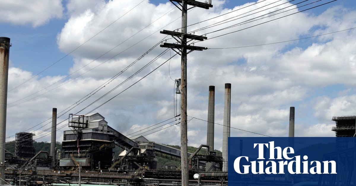 انفجار في مصنع US Steel في بنسلفانيا يُسفر عن احتجاز أشخاص تحت الأنقاض