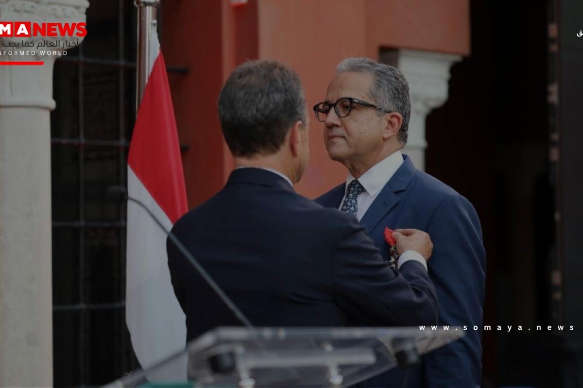 فرنسا تمنح مرشح مصر لليونيسكو «جوقة الشرف برتبة فارس»