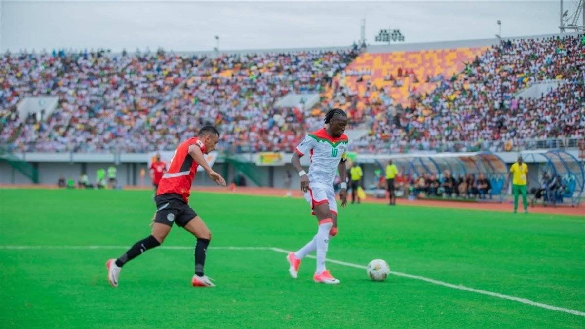 وفاة مشجع خلال مباراة مصر وبوركينا فاسو