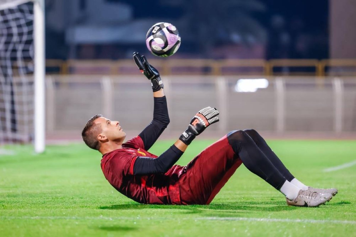 طالب بتساوي الدعم.. مدرب الخليج «دونيس»: لو توفرت لنا ميزانية أكبر لحققنا نتائج أكثر تأثيراً