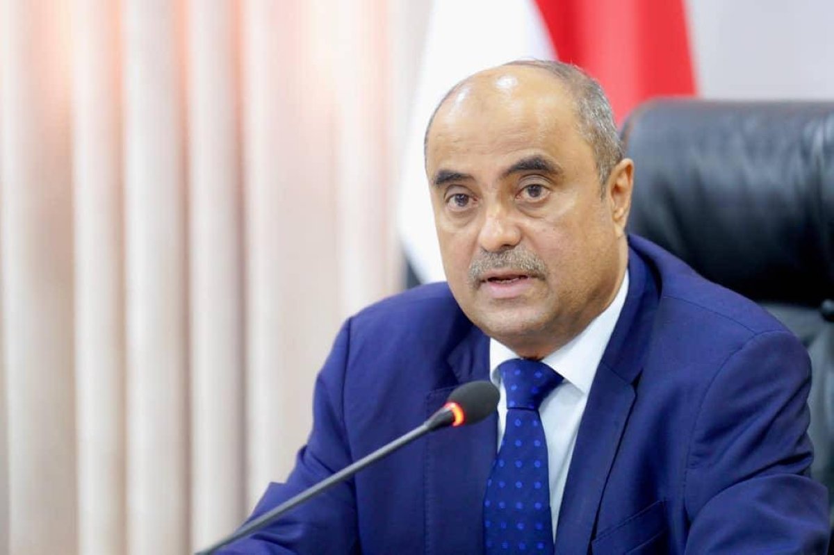 رئيس الوزراء اليمني لـ «عكاظ»: نرحب بالشراكة مع 35 دولة لتعزيز الأمن البحري وتوسيع الفرص الاقتصادية