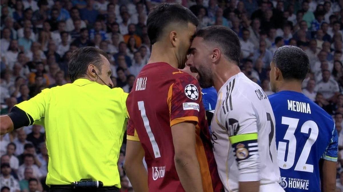 مدافع ريال مدريد كارفاخال يكرر حادثة “نطحة زيدان” في الملعب