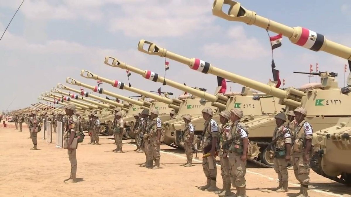“مصر: تحركات عسكرية واسعة في سيناء لحماية المصالح الوطنية”