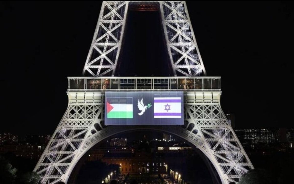 “برج إيفل يزينه علم فلسطين.. ودور سعودي بارز في مسار الاعتراف الدولي”