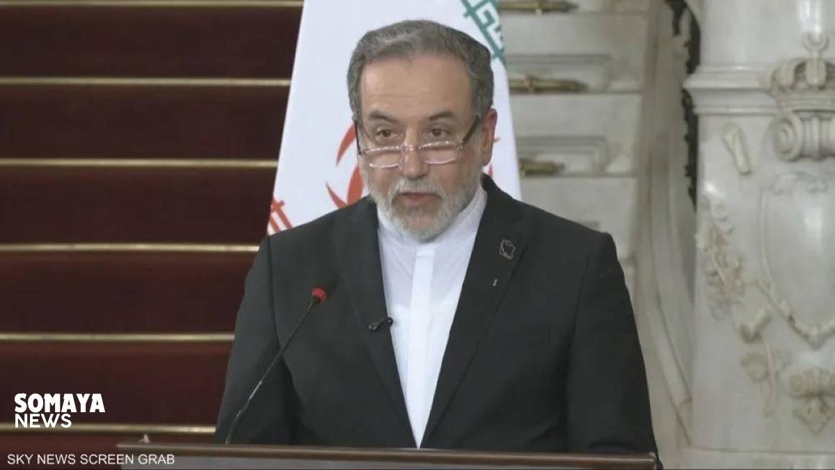 إيران تتوعد برد «مناسب» على إعادة العقوبات
