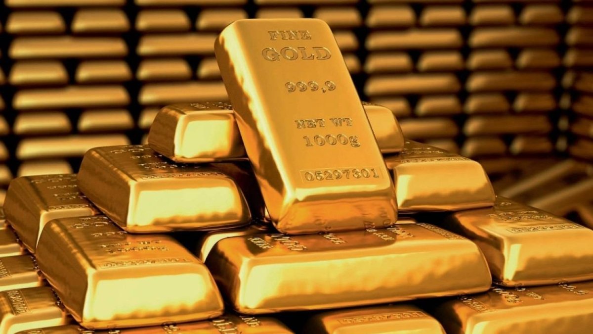 الذهب يتراجع من أعلى مستوياته على الإطلاق عند التسوية