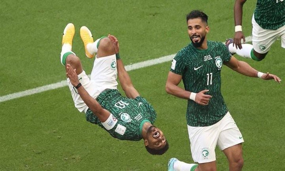 الفيفا حذّر اللاعبين منها وبعض الأندية تمنعها «Back flip»