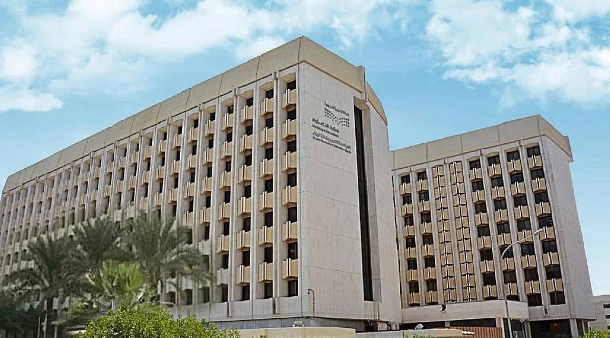 تعليم الرياض يحتفي بيوم المعلم.. ويعلن برامج لرفع كفاءة المعلمين