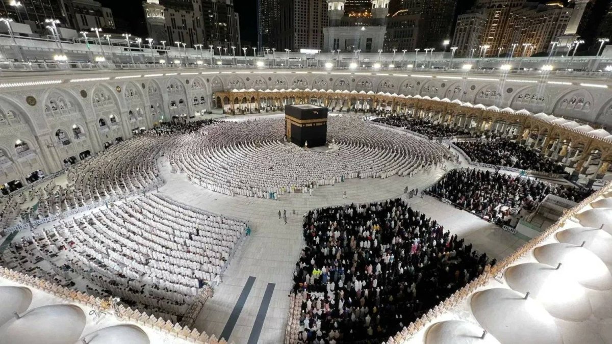 “وزارة الحج تعلن استمرار السماح بالعمرة لجميع الزوار”