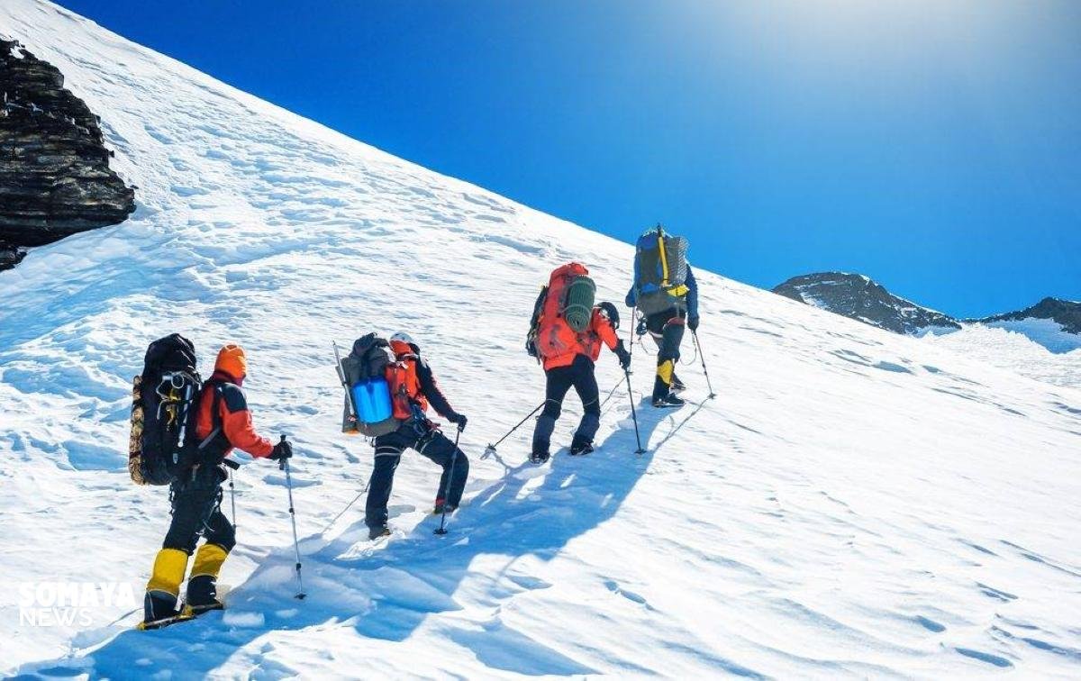 حصار 1000 شخص عند جبل إيفرست بسبب عاصفة ثلجية