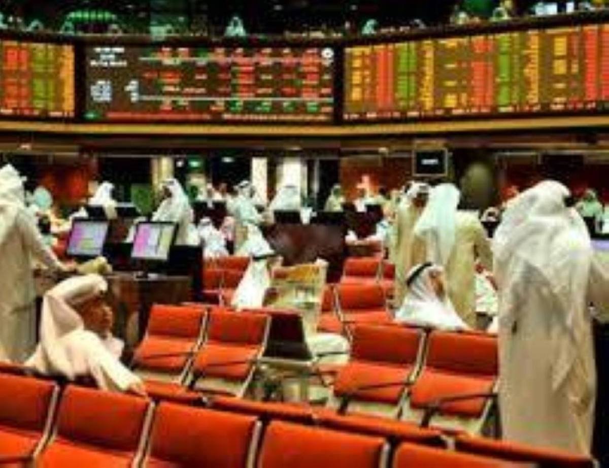 “تراجع مؤشرات الأسهم الخليجية.. مكاسب النفط وتوقعات الفائدة تخفف من حدة الهبوط”