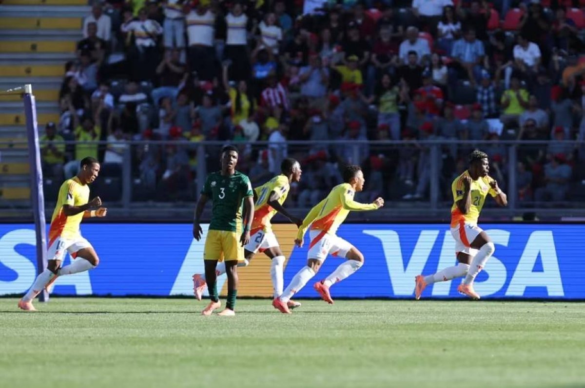 “كولومبيا تتغلب على جنوب أفريقيا وتحجز مقعدها في ربع نهائي مونديال الشباب”
