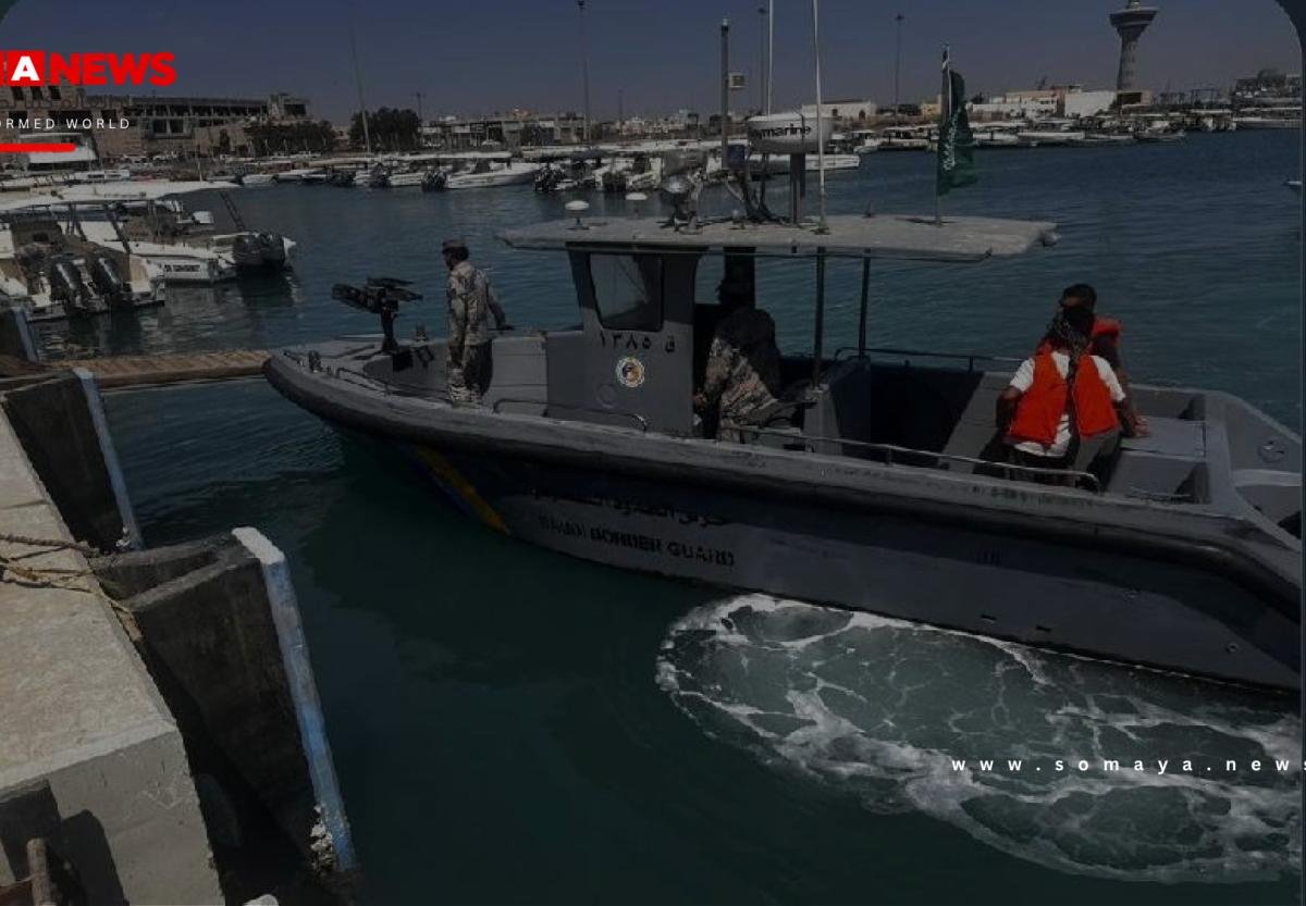 «حرس الحدود» بالمدينة المنورة ينقذ مواطنين تعطلت واسطتهما البحرية في عرض البحر