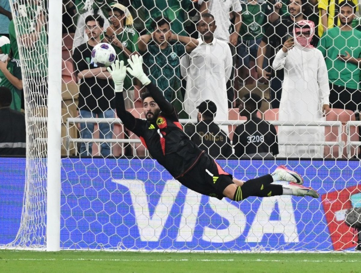 أسد المنتخب السعودي.. العقيدي يحافظ على الأمل أمام العراق