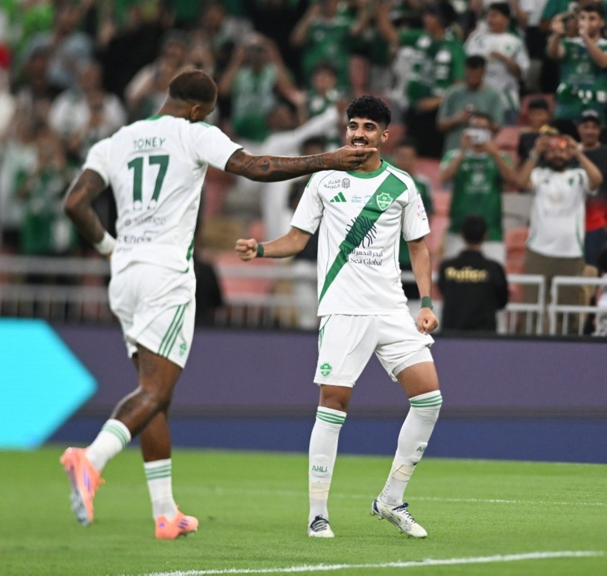رغم النقص .. الشباب يجبر الأهلي على التعادل