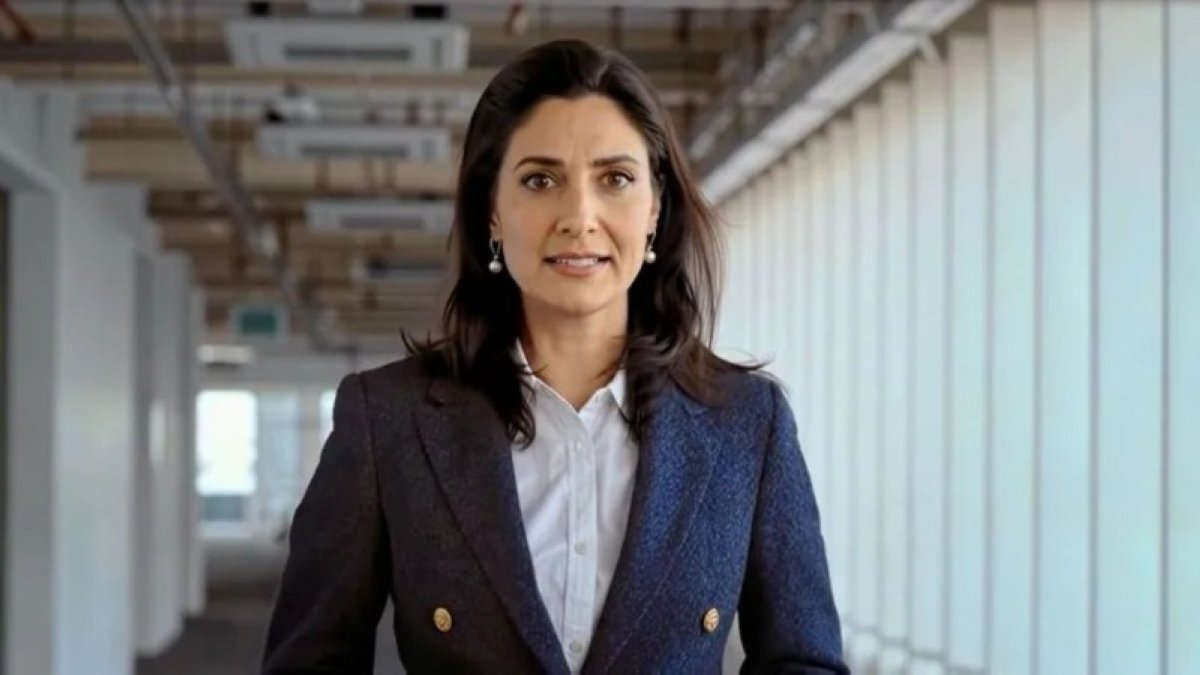 Channel 4 تصنع التاريخ: إطلاق أول مذيعة بالذكاء الاصطناعي في بريطانيا