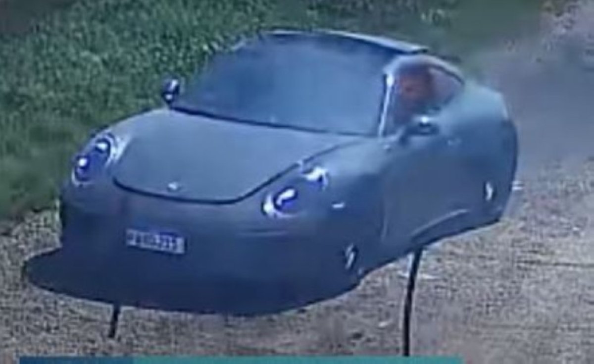 برازيلي يحرق سيارة بورش 911.. والكاميرا تكشف الواقعة!