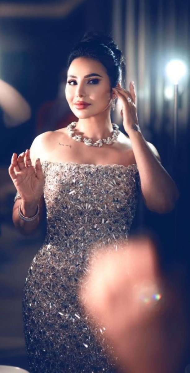 لجين عمران تحتفل بيوم ميلادها بإطلالة ماسية