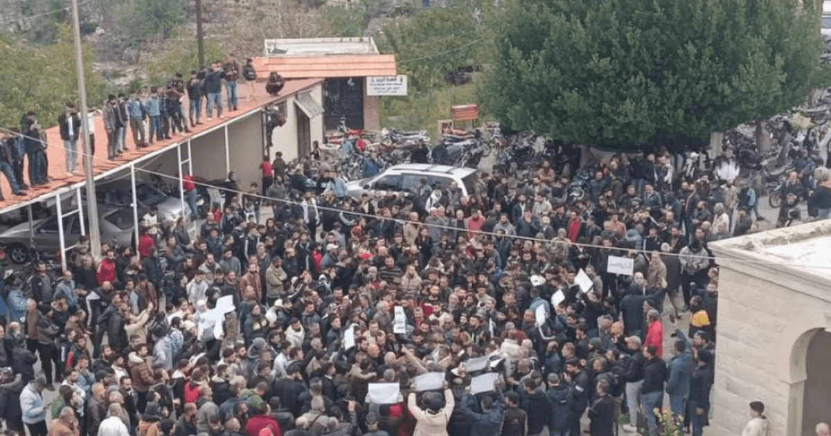 سوريا: احتجاجات في الساحل وحمص وسط انتشار أمني مكثف
