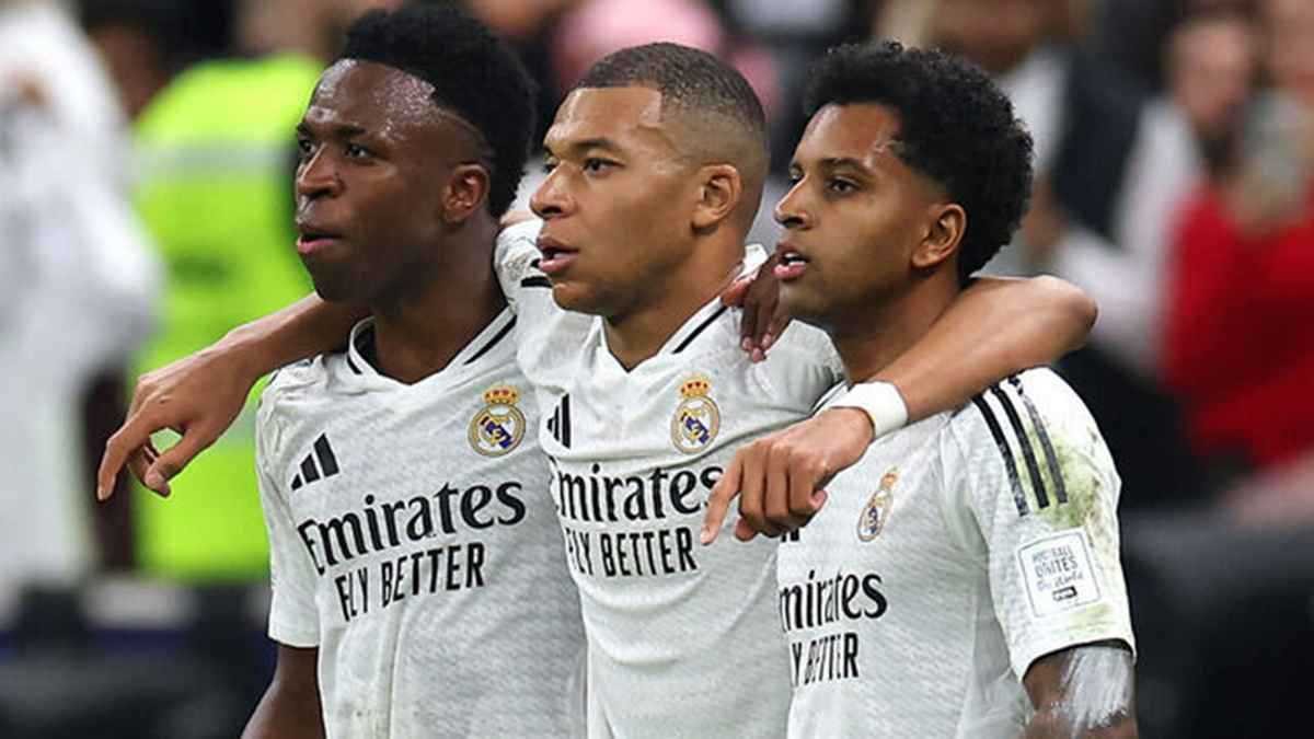 بعد رفضه في السابق.. نجم ريال مدريد يوافق على الرحيل عن صفوف الملكي