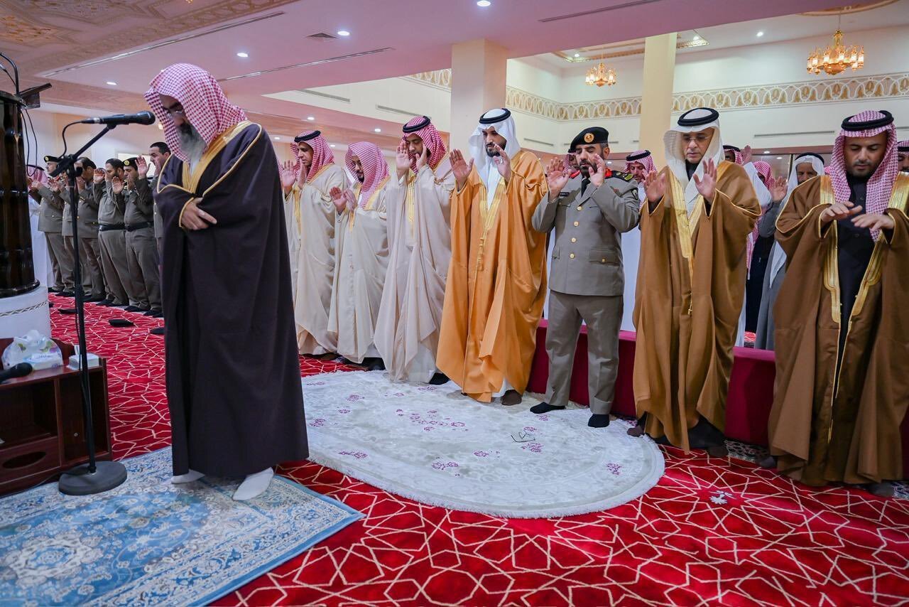 قطر والسعودية تؤديان صلاة الاستسقاء بمشاركة واسعة (فيديو)