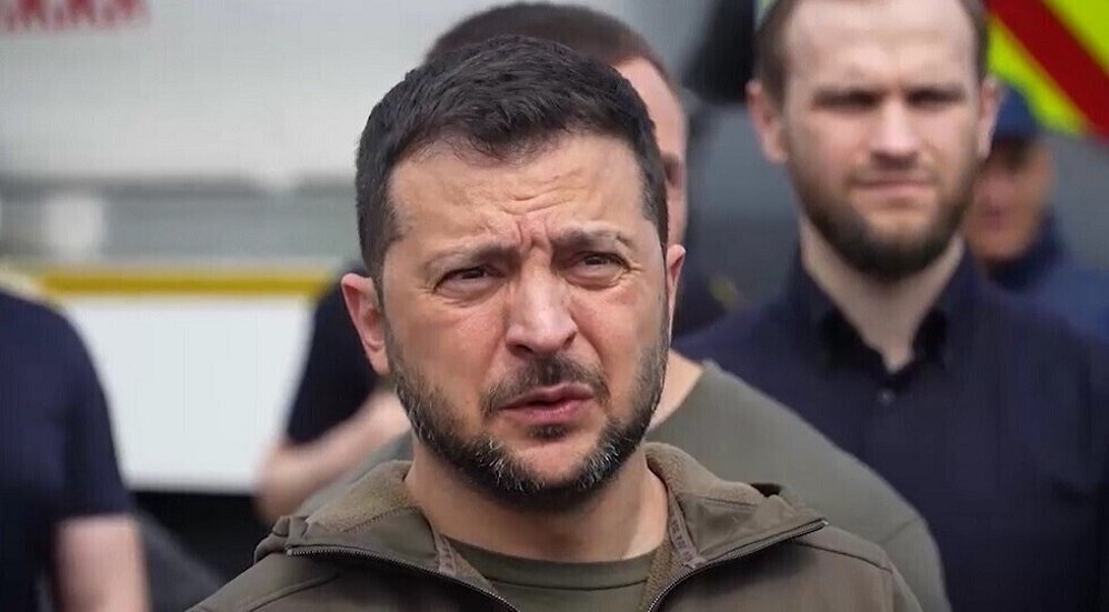 الغارديان: أوكرانيا على حافة الهاوية.. انهيار عسكري وفضيحة فساد تاريخية وخطة تجبر كييف على الاستسلام