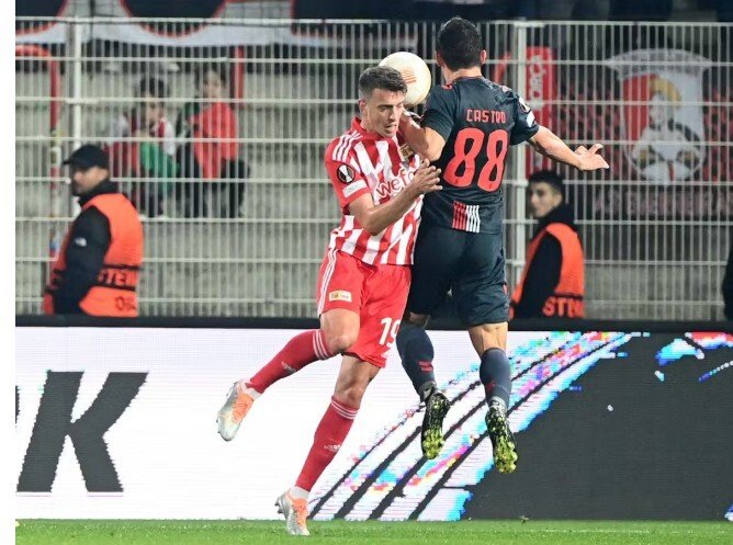 جدل واسع في ألمانيا بعد ظهور الرمز النازي “88” في ملاعب كرة القدم