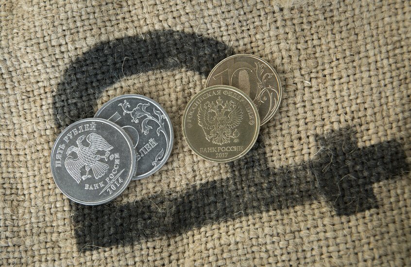 البنك المركزي الروسي يرفع القيود على تحويل العملات الأجنبية للخارج
