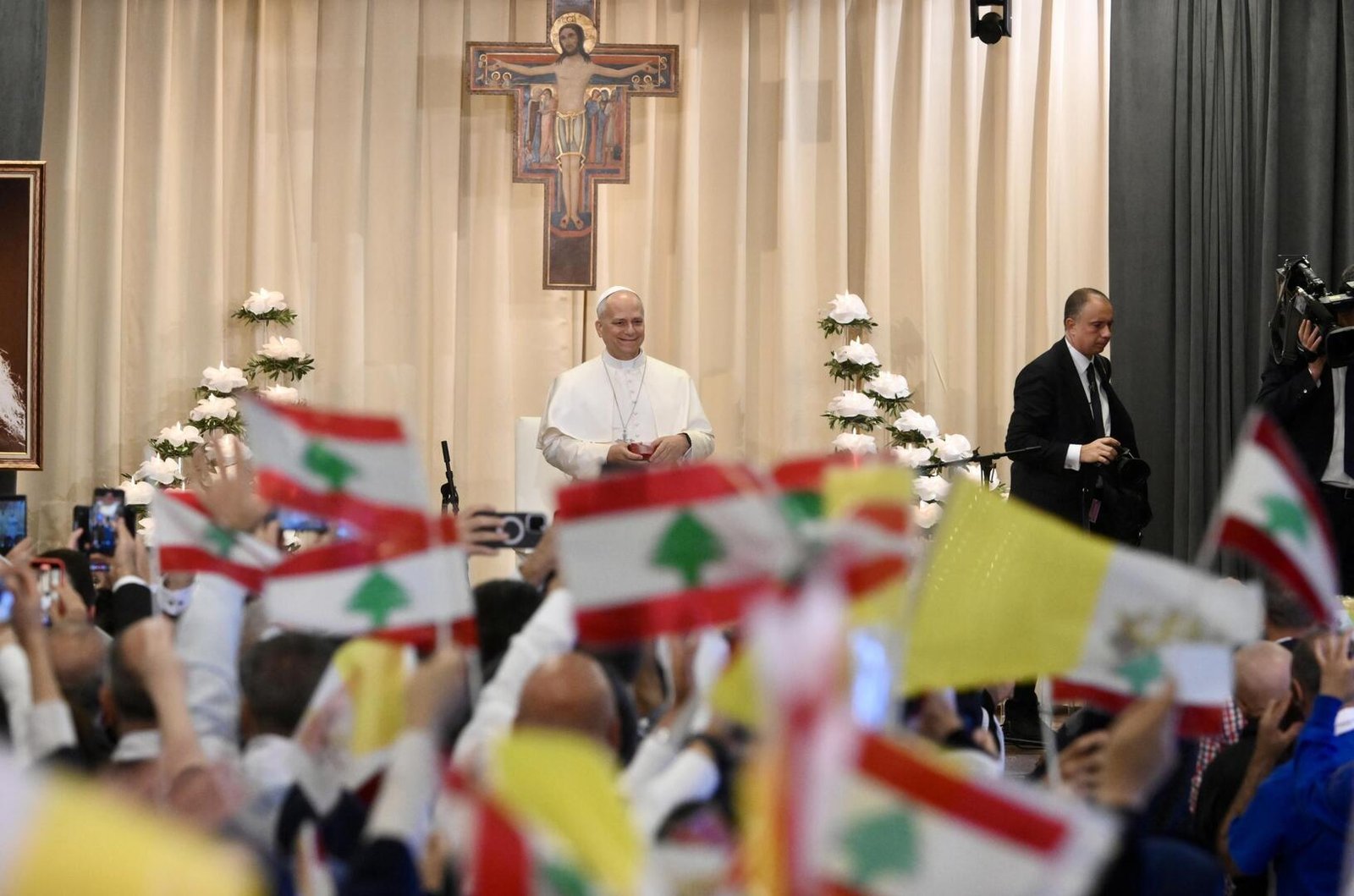 البابا ليو الرابع عشر يختتم زيارته للبنان بقداس شعبي في مرفأ بيروت