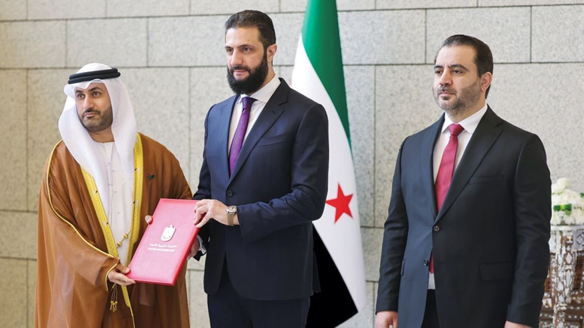 سفير الإمارات في سوريا يقدم أوراق اعتماده للشرع