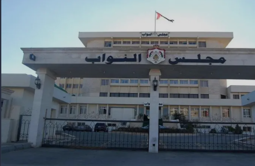 أمانة عمان تعيد لأردني 19 ألف دينار رماها بالقمامة!