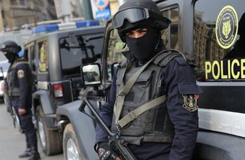 مصر.. فيديو فاضح داخل سيارة يثير تحرك الأجهزة الأمنية
