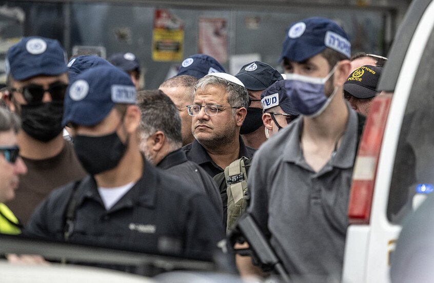 إيران تحذر: ملاحقة قانونية لكل من يروّج صورًا مفبركة لقادة الأجهزة الأمنية والعسكرية