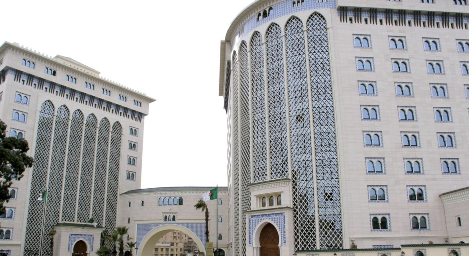 وزارة المحروقات الجزائرية تفسر أسباب الزيادة غير المعلنة في أسعار الوقود