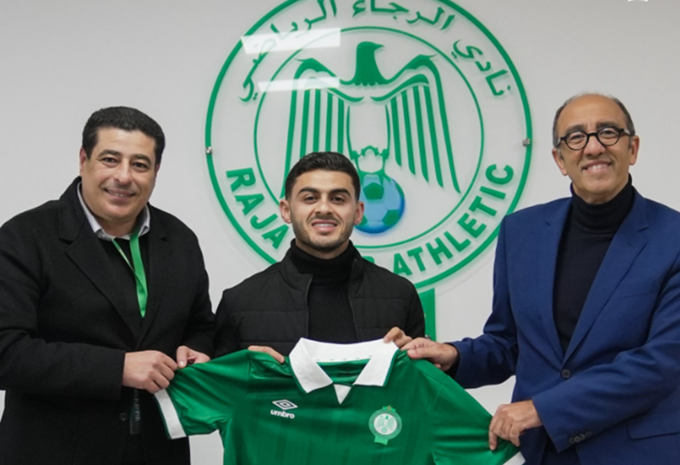 الرجاء المغربي يضم الدولي الأردني "شرارة"