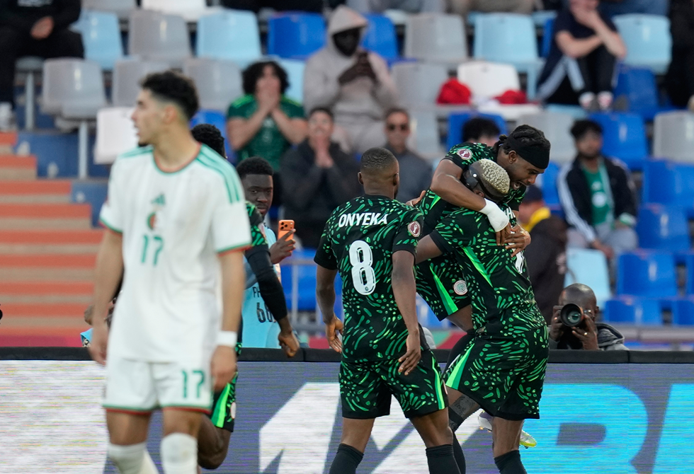 نيجيريا تهزم الجزائر وتواجه المغرب في نصف نهائي كأس إفريقيا (فيديو)