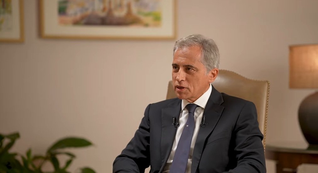 رئيس وزراء الأردن يحدد 3 ملفات رئيسية تشمل ملفًا أمنيًا استراتيجيًا لتنظيم العلاقة مع سوريا (فيديو)