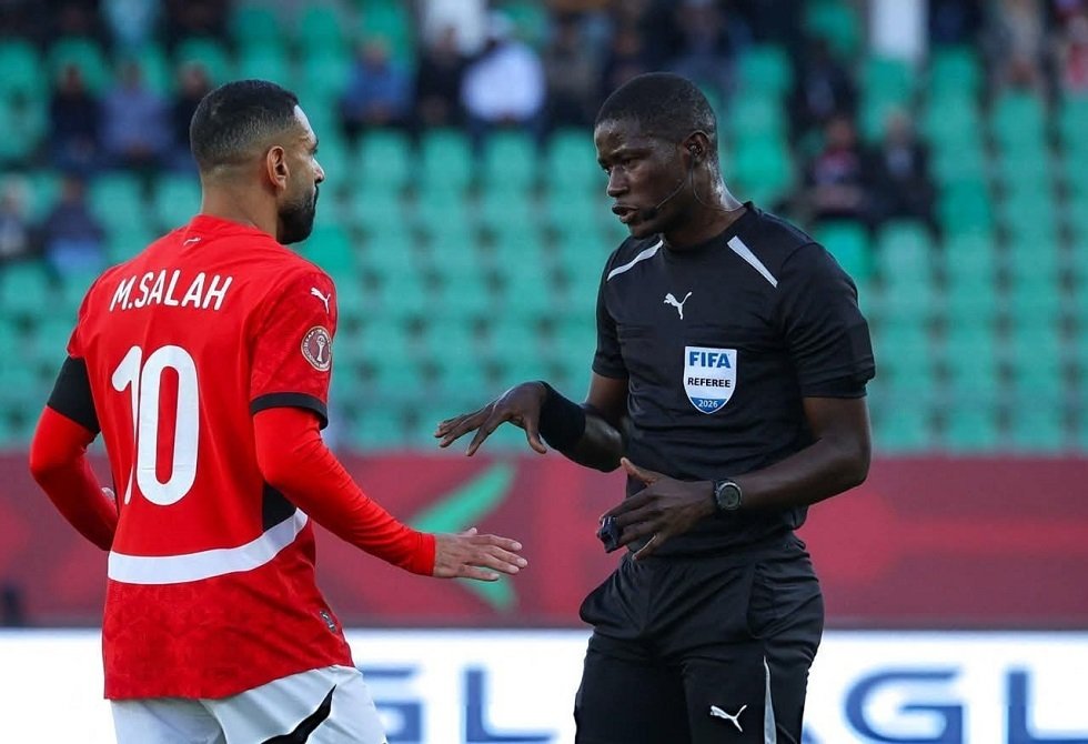حكم مباراة السنغال يثير قلق جماهير منتخب مصر بسبب سوابقه