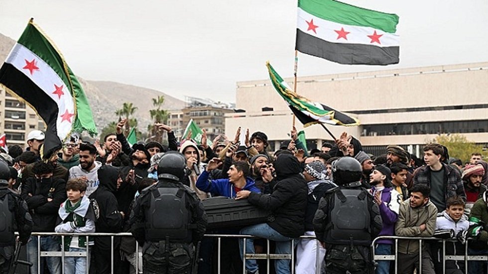وسائل التواصل تشتعل تفاعلًا مع مرسوم الشرع الجديد بشأن الأكراد