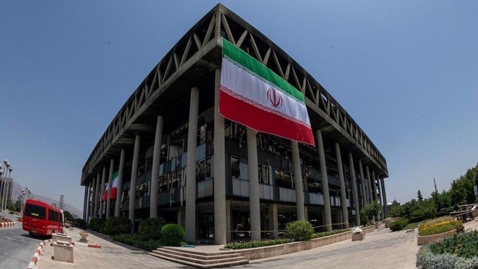 قراصنة يعطلون البث الرسمي الإيراني لإذاعة رسائل مناهضة للحكومة