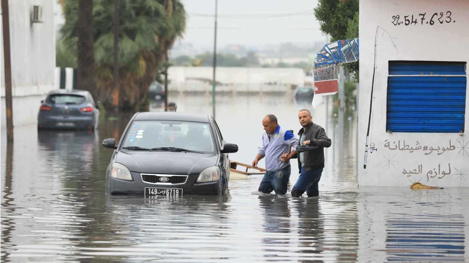 فيضانات وسيول جارفة تجتاح تونس.. وفيات وتعليق الدراسة في كافة أنحاء البلاد (فيديو)